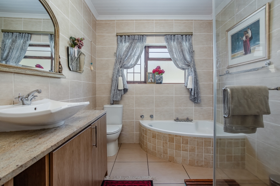 To Let 6 Bedroom Property for Rent in Groenvlei Western Cape